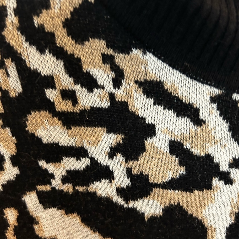 Chico’s Women’s Animal Print Long Sleeve Sweater Dress

Size 2 (12) - Picture 3 of 8